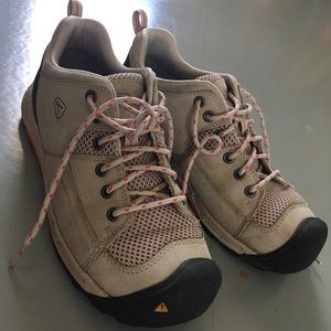 Women’s Keen Hiking Shoe Boots Size 9